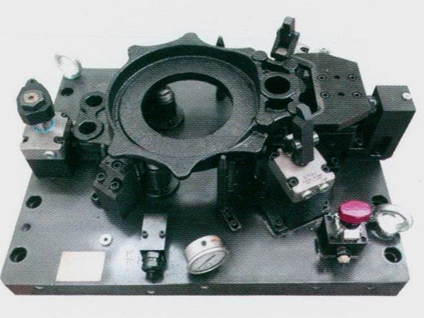製動器底闆(ban)液壓裌具(ju)
